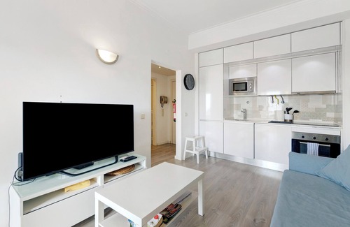 Estoril Apartment | Apartment 'Sea View Estoril' with Sea View, Wi-Fi and Air Conditioning