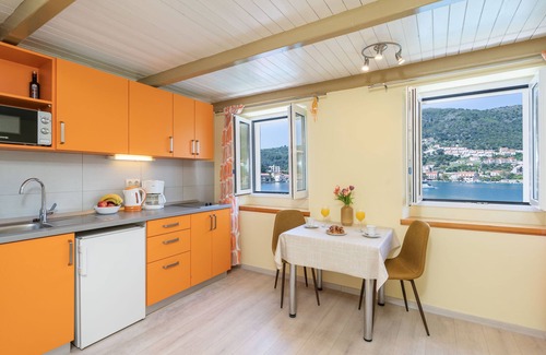 Zaton Apartment | Apartment Seagull - Quiet and relaxing seafront apartment 10 min from Dubrovnik