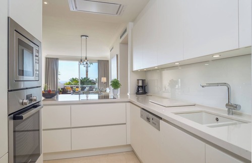 New Golden Mile Apartment | Apartment "Seaview Flat Benahavis-Marbella" with Sea View, Pool, Wi-Fi, Terrace & Garden