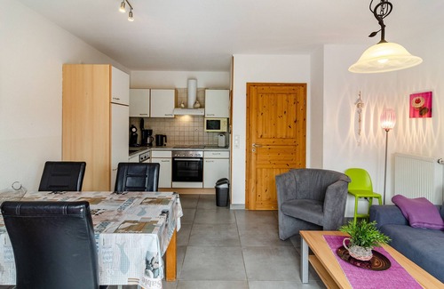 Hamswehrum Apartment | Apartment 'Seepferdchen' with Private Terrace, Shared Garden and Wi-Fi