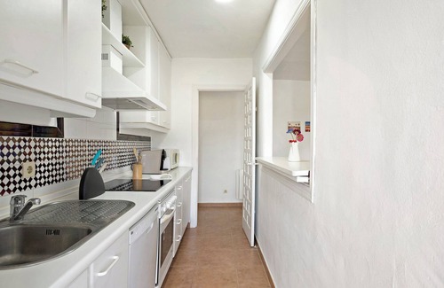 Atlanterra Apartment | Apartment "Semifrontal con vistas Zahara" Near the Beach with Sea View, Pool & Wi-Fi