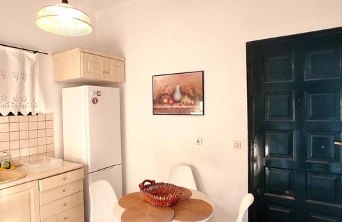 Gavrio Apartment | Apartment 'Serenity Beach House' with Sea View, Wi-Fi and Air Conditioning