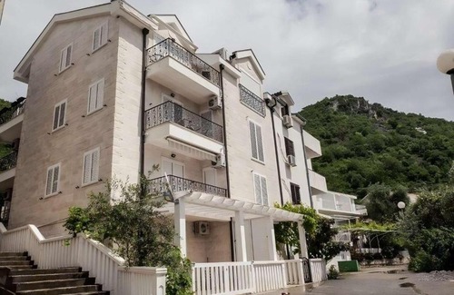 Sveti Stefan Apartment | Apartment Skada