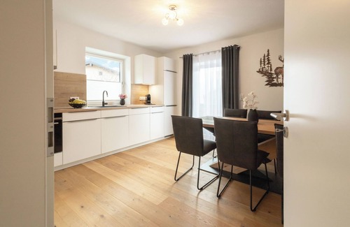Bischofswiesen Apartment | Apartment Sleeping Witch, 1-6 pers., 100 m², 2 bedrooms, 1 double room, shower/WC bathtub, bathroom