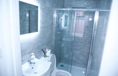 South Harrow Apartment | Apartment - Sleeps 2 & Free Parking