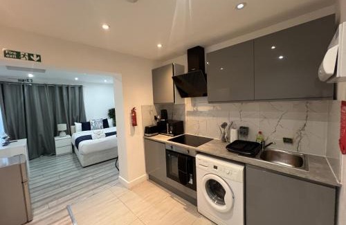 South Harrow Apartment | Apartment - Sleeps 2 & Free Parking