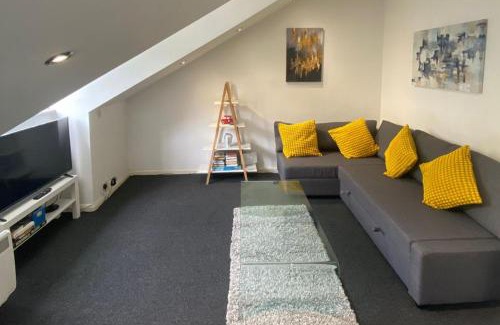 Roehampton Apartment | Apartment - Sleeps 4 & Excellent Transport Links