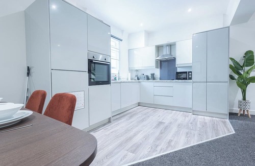 Gravesend Apartment | Apartment - Sleeps 4 & Free Parking