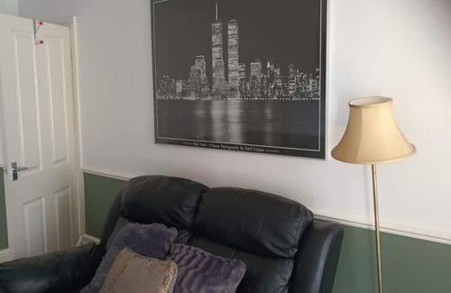 Chapeltown Apartment | Apartment-sleeps3-parking-garden-internet