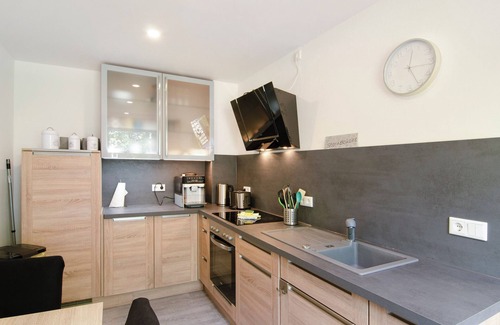 Bad Zwischenahn Apartment | Apartment 'Smolly's Ferienwohnung' with Private Terrace, Private Garden and Wi-Fi