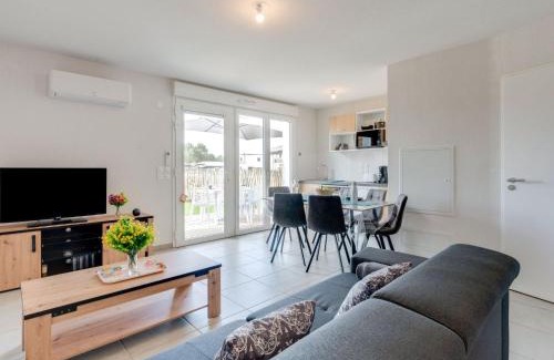 Mimizan-Plage Apartment | Apartment Soleil Couchant B03 by Interhome