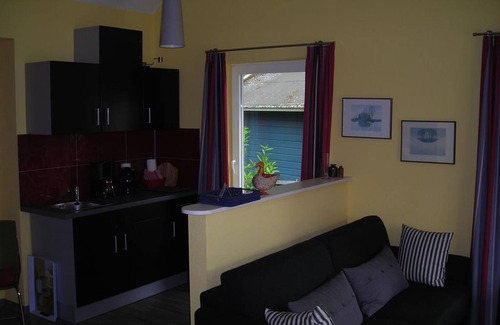 Wiefelstede Apartment | Apartment Sommerhus - apartment /apartment, shower or bath, toilet