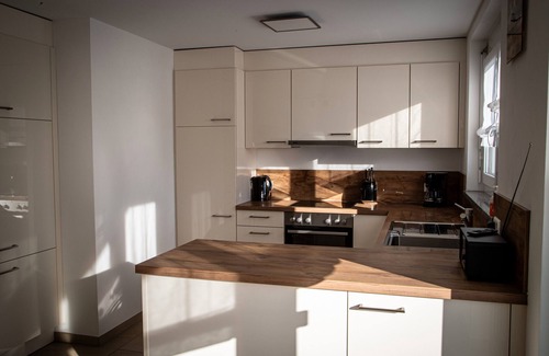 Hoechenschwand Apartment | Apartment 'Sonnentau' with Mountain View, Balcony and Wi-Fi