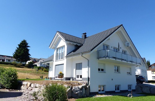 Hoechenschwand Apartment | Apartment 'Sonnentau' with Mountain View, Balcony and Wi-Fi