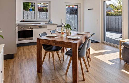 Gaienhofen Apartment | Apartment 'Stegmann Horn' with Private Terrace and Wi-Fi
