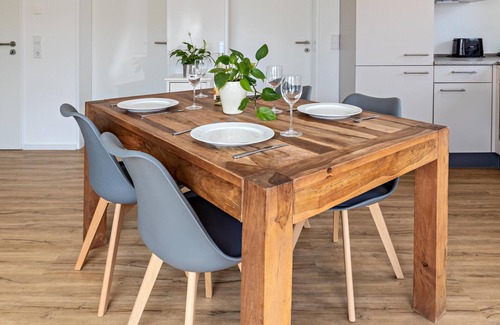 Gaienhofen Apartment | Apartment 'Stegmann Horn' with Private Terrace and Wi-Fi