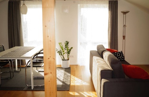 Bermatingen Apartment | Apartment Strawberry - 2-raum-ferienwohnung Anne Bechinger , Du/wc, 65 qm, DG