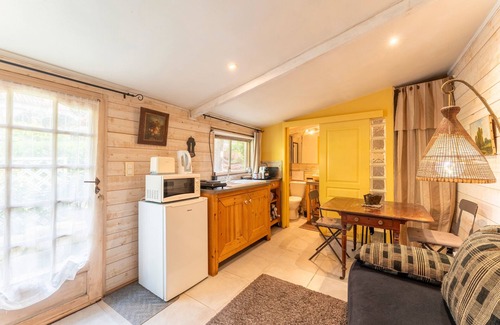 Avignon Apartment | Apartment 'Studio De Charme' with Private Garden and Wi-Fi
