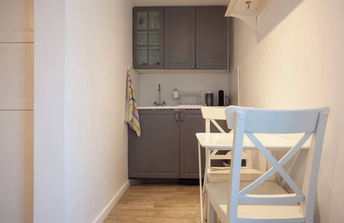 Saint-Zacharie Apartment | Apartment 'Studio Romantique À Saint Zacharie' with Wi-Fi