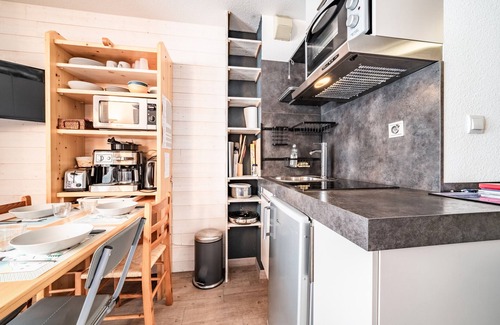 Bernex Apartment | Apartment 'Studio Pied Des Pistes - Bernex' with Mountain View and Balcony