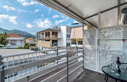Nidri Apartment | Apartment 'Studio' with Shared Pool, Wi-Fi and Air Conditioning