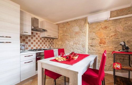Baunei Apartment | Apartment 'Su Staulu Nou' with Wi-Fi and Air Conditioning