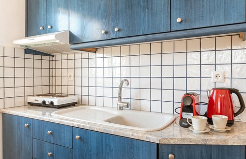 Kini Apartment | Apartment 'Suite No 4' with Sea View, Wi-Fi and Air Conditioning