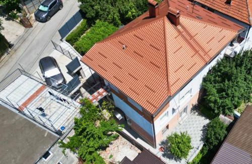 Novo Sarajevo Apartment | Apartment Sun Sarajevo - FREE garage, air conditioner in all rooms, garden