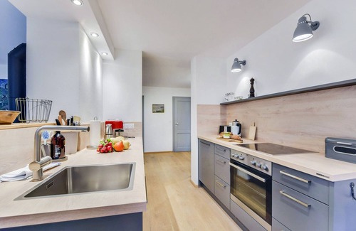 Uebersee Apartment | Apartment 'Sunnseitn Alte Gendarmerie Übersee' with Mountain View, Private Terrace and Wi-Fi