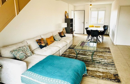Mimizan-Plage Apartment | Apartment 'Superbe Duplex Au Pied De La Plage' with Private Terrace, Wi-Fi and Air Conditioning