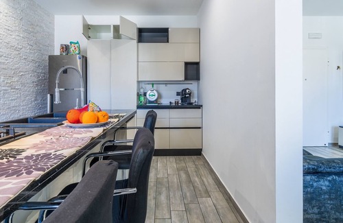 Tiche Apartment | Apartment 'Syria Luxury Apartment' with Private Terrace, Wi-Fi and Air Conditioning