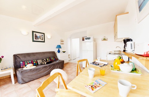 La Londe-les-Maures Apartment | Apartment T3 * 250 m from the SEA with HEATED SWIMMING POOL and TENNIS (103)
