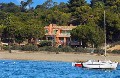 La Londe-les-Maures Apartment | APARTMENT T3 * 6 pers. 10m from the BEACH with SEA VIEW & HEATED POOL (2)
