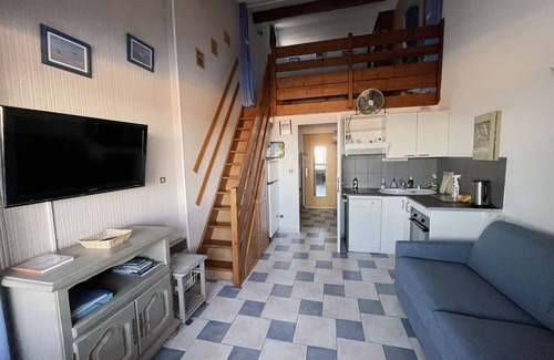 Saint-Cyprien Plage Apartment | Apartment T2 mezzanine sea view with swimming pool