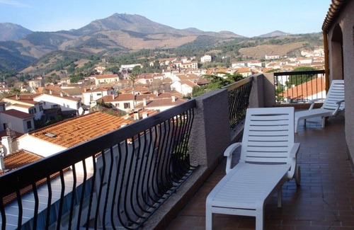 Banyuls-sur-Mer House | APARTMENT T3 in villa 4 faces in BANYULS on sea PARKING CLOS