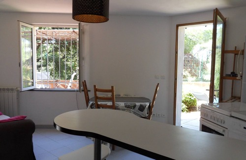 Le Pradet Apartment | Apartment T3 le Pradet in hillside villa near the sea