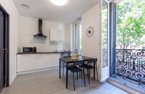 5th Arrondissement Apartment | Apartment 'Terrasse En Ville' with Private Terrace, Wi-Fi and Air Conditioning