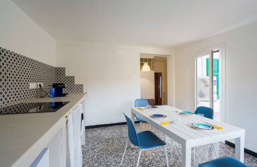 Rezza Apartment | Apartment 'The Riviera' with Mountain View, Wi-Fi and Air Conditioning