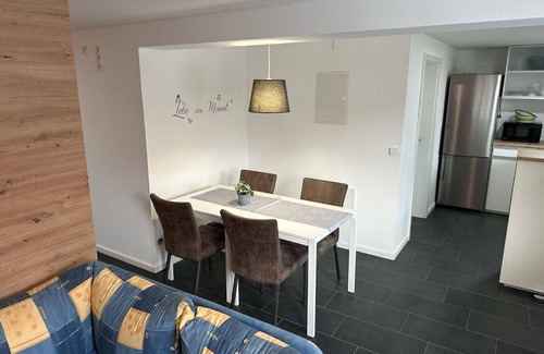 Bad Windsheim Apartment | Apartment 'Thermenblick' with Shared Garden and Wi-Fi