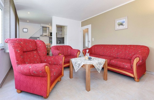 Neuharlingersiel Apartment | Apartment top right - House Albatros