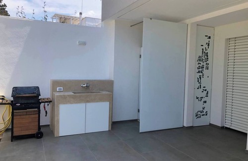 Santa Caterina Apartment | Apartment 'Tramontana' with Private Terrace, Wi-Fi and Air Conditioning