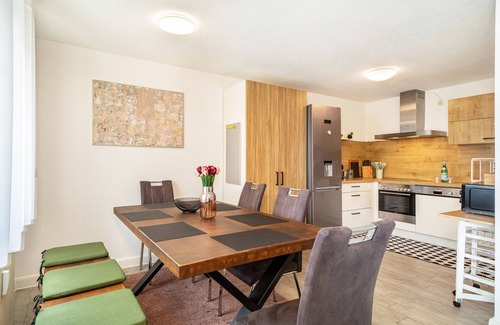 Meckenbeuren Apartment | Apartment 'Tulips' with Shared Garden, Balcony and Wi-Fi