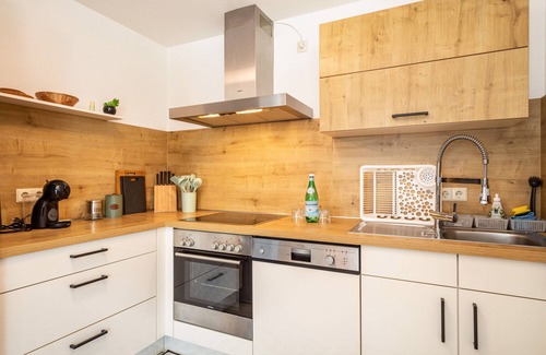 Meckenbeuren Apartment | Apartment 'Tulips' with Shared Garden, Balcony and Wi-Fi