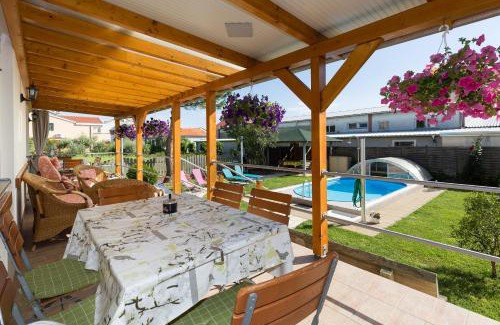 Zadar Apartment | Apartment Twisting By The Private Pool