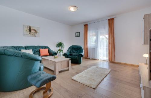 Zadar Apartment | Apartment Twisting By The Private Pool