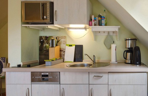 Luetow Apartment | Apartment 'Ullo´s Schwalbennest ' with Private Terrace, Shared Garden and Wi-Fi