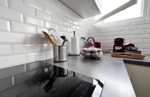 Evreux Apartment | Apartment 'Une Pause À Evreux Logement Entier' with Wi-Fi