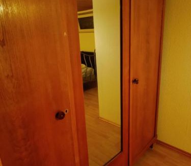 Buchholz-Kleefeld Apartment | Apartment Untergeschoß, 24 H Check-in,Tv,Internet,Küche, Bad, 2 Guest, freeparking,im Keller, VIP Shuttle Service