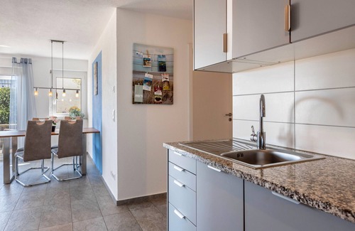 Wahlwies Apartment | Apartment 'Untersee' with Lake View, Private Terrace and Wi-Fi