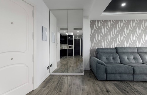 La Chullera Apartment | Apartment 'Urbanización Jardines Del Mar' with Sea View, Shared Pool and Air Conditioning